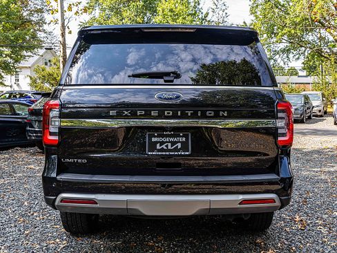 Used 2023 Ford Expedition Limited image 5