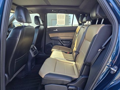 Certified 2022 Volkswagen Atlas Cross Sport SEL R-Line AWD/4WD image 12