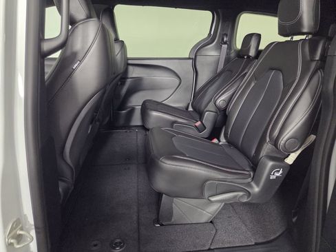 New 2026 Chrysler Pacifica Select FWD image 18