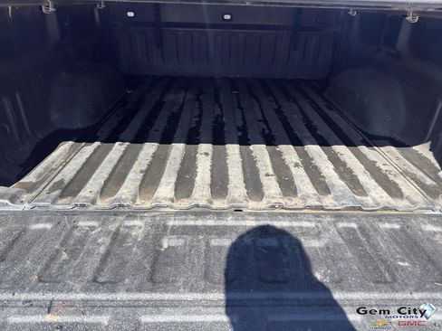Used 2017 GMC Sierra 1500 SLT w/ SLT Premium Package AWD/4WD image 8