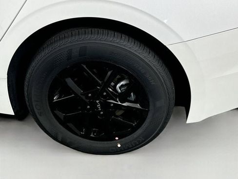 New 2025 Kia K5 LXS image 11