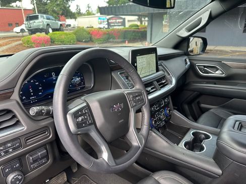 Used 2022 Chevrolet Tahoe Z71 w/ Z71 Off-Road Package AWD/4WD image 9