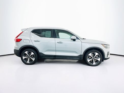 Used 2024 Volvo XC40 B5 Plus image 10