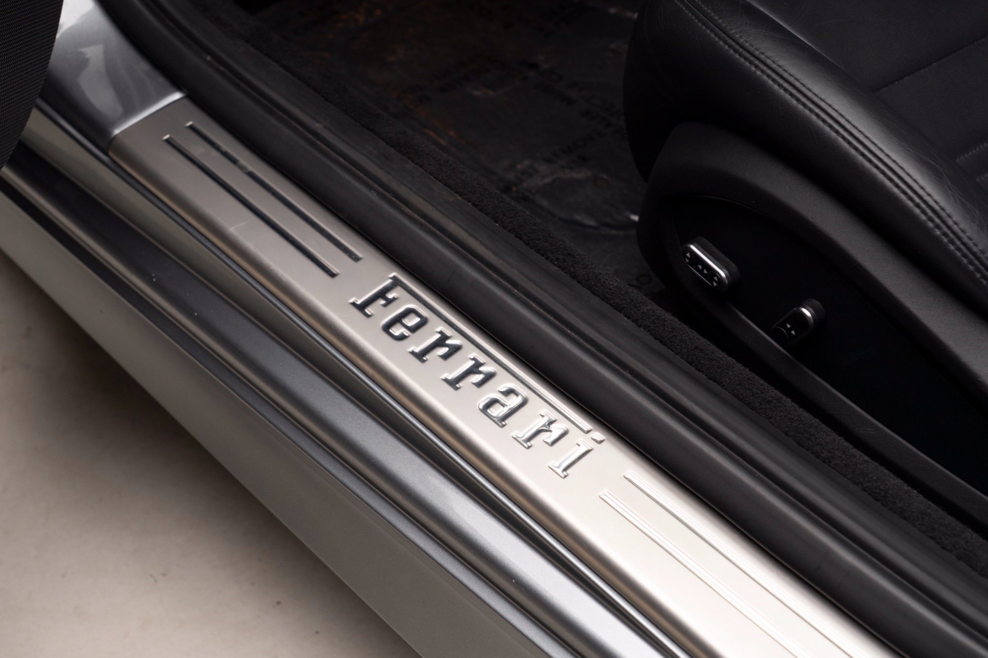 Used 2016 Ferrari California T RWD image 19
