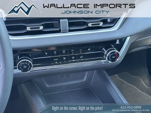 Used 2025 Chevrolet Equinox LT w/ Safety and Technology Package AWD/4WD image 25