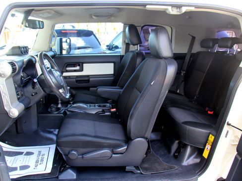 Used 2010 Toyota FJ Cruiser 4WD image 19