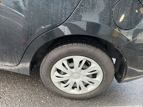 Used 2019 Toyota Yaris L image 16