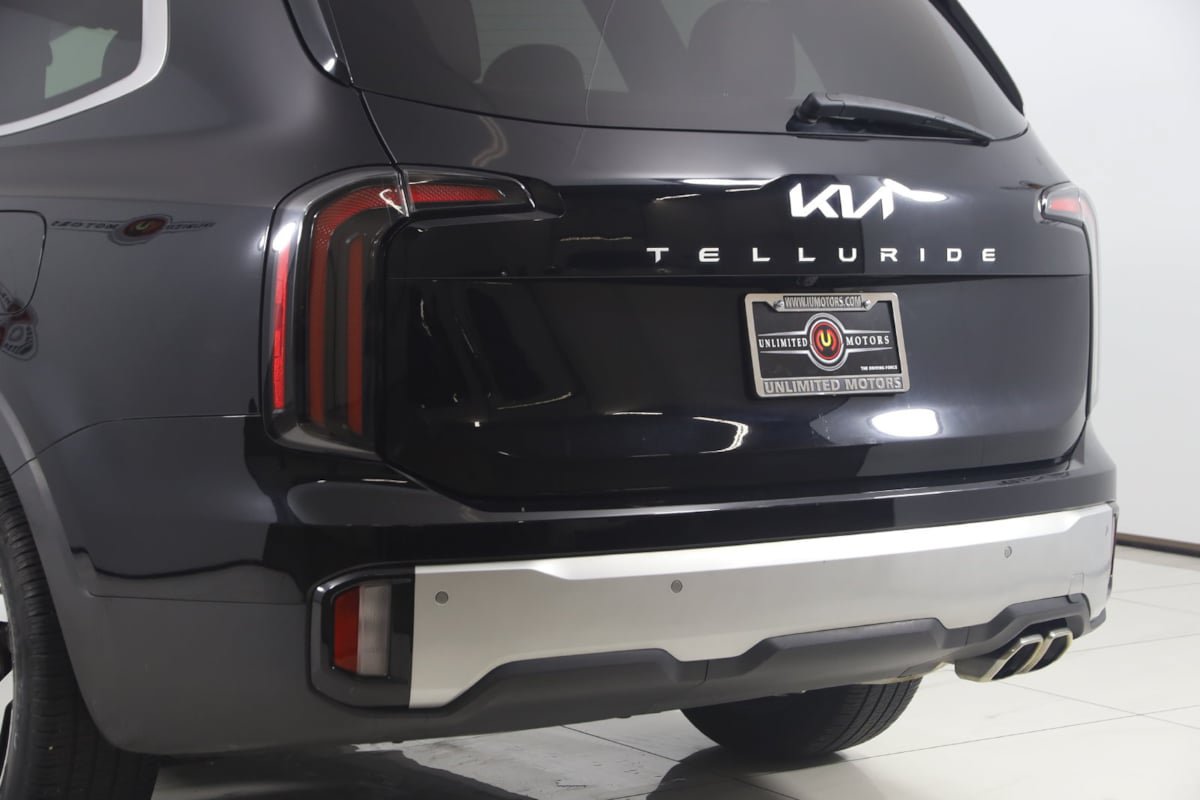 Used 2024 Kia Telluride EX w/ EX Captain's Chair Package FWD image 24