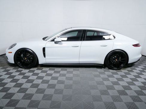 Used 2017 Porsche Panamera 4S image 2