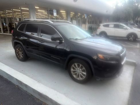 Used 2019 Jeep Cherokee Latitude w/ Popular Appearance Group FWD image 3