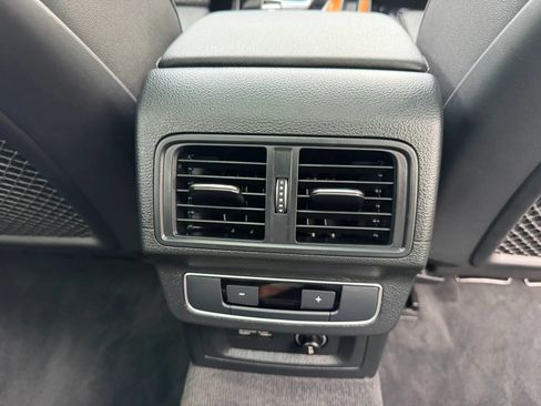 Used 2022 Audi Q5 e Premium Plus w/ Premium Plus Package AWD/4WD image 27