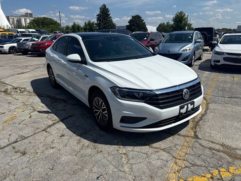 Used 2019 Volkswagen Jetta SEL w/ Cold Weather Package FWD image 4