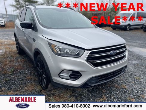 Used 2019 Ford Escape SE image 2