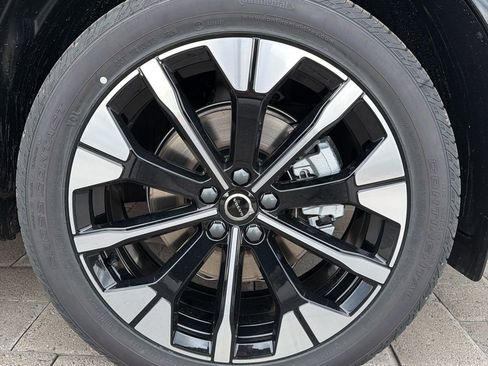 New 2026 Volvo XC60 B5 Plus w/ Climate Package image 9