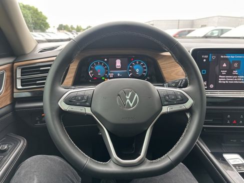 Used 2024 Volkswagen Atlas SE w/ Panoramic Sunroof Package FWD image 25