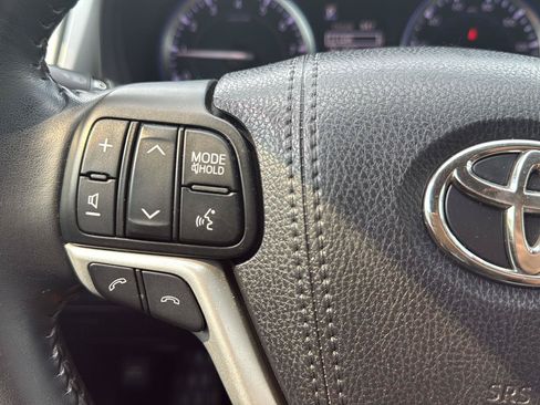 Used 2018 Toyota Highlander Limited FWD image 14