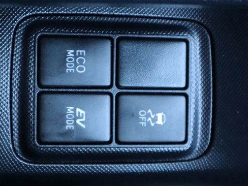 Used 2018 Toyota Prius C Two image 27