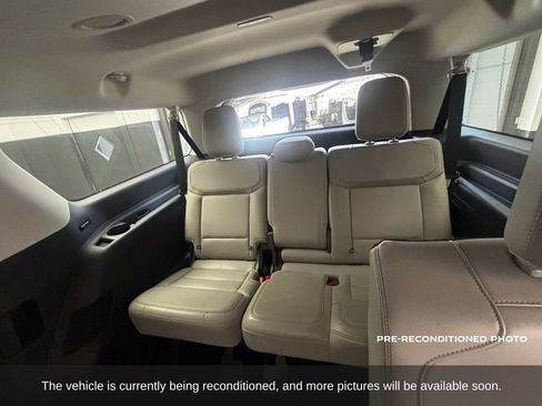 Used 2025 Ford Expedition Max Active AWD/4WD image 9