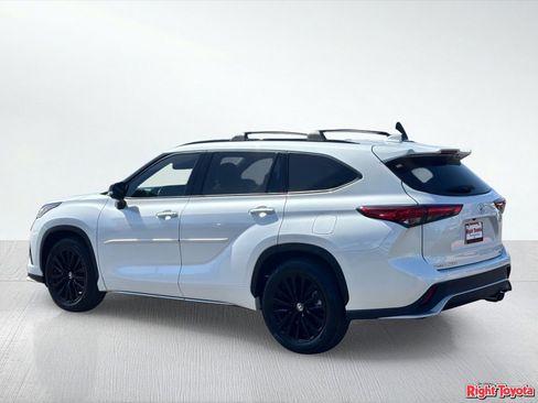 Used 2023 Toyota Highlander XSE image 3