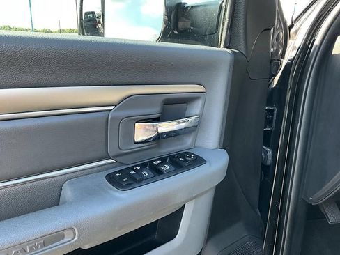 Used 2017 RAM 2500 SLT w/ Black Appearance Group AWD/4WD image 14