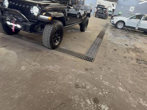 Used 2024 Jeep Gladiator Sport AWD/4WD image 1