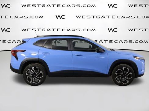 Used 2024 Chevrolet Trax RS w/ Sunroof Package FWD image 44
