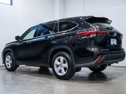 Certified 2022 Toyota Highlander LE image 7