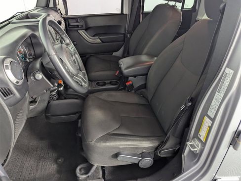 Used 2015 Jeep Wrangler Unlimited Willys image 12
