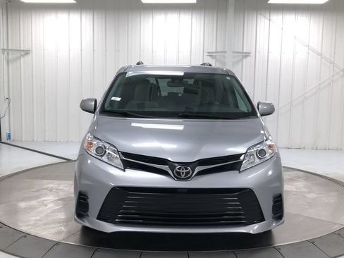 Used 2018 Toyota Sienna LE FWD image 3