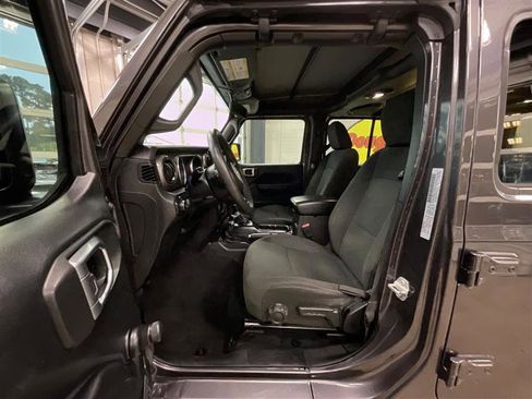 Used 2018 Jeep Wrangler Unlimited Sport image 12