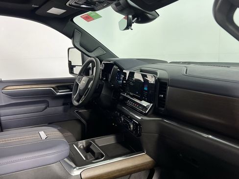 Used 2025 Chevrolet Silverado 2500 High Country w/ High Country Premium Package image 36