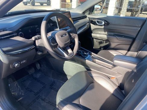 Used 2025 Jeep Compass Limited w/ High Altitude Package image 18