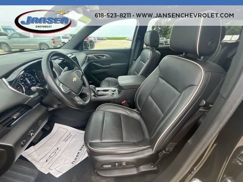 Used 2023 Chevrolet Traverse Premier FWD image 19