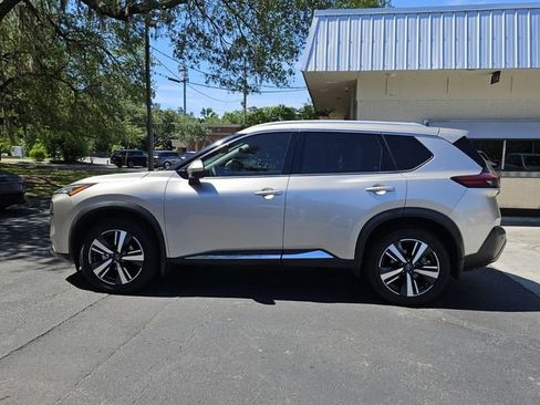 Used 2023 Nissan Rogue SL FWD image 2