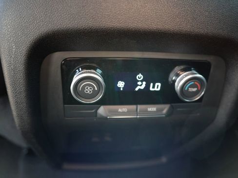 Used 2025 Buick Enclave Preferred AWD/4WD image 19