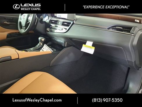 New 2025 Lexus ES 350 w/ Premium Package image 10