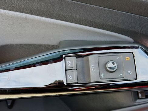 Used 2023 Volkswagen ID.4 Pro S image 23