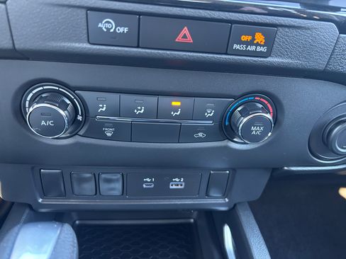 Used 2024 Nissan Frontier SV image 21