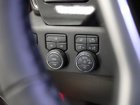 Used 2025 Chevrolet Silverado 2500 LT image 31