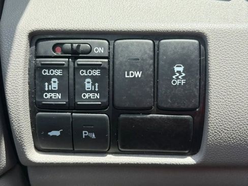 Used 2015 Honda Odyssey Touring Elite image 23