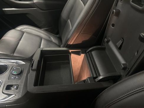Used 2023 Chevrolet Traverse RS image 33