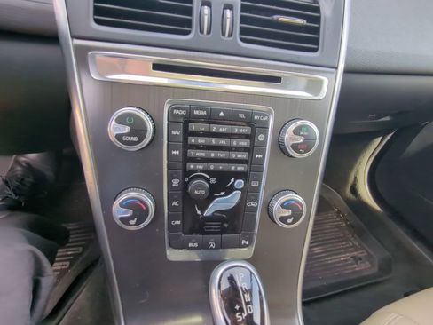 Used 2016 Volvo XC60 T6 w/ Proximity Package image 17