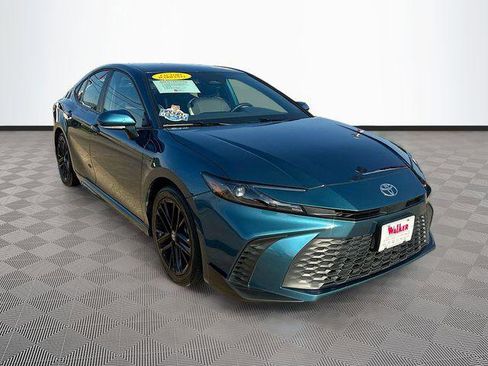 Certified 2025 Toyota Camry SE image 1