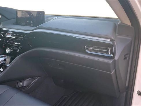 Used 2024 Acura MDX SH-AWD image 17