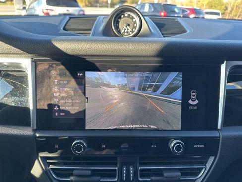 Used 2023 Porsche Macan image 24