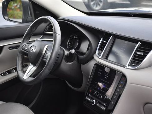 Used 2023 INFINITI QX50 Luxe w/ Accent Package FWD image 29