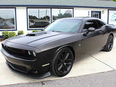 Used 2016 Dodge Challenger R/T Scat Pack RWD image 1