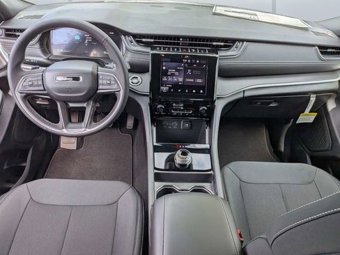 New 2026 Jeep Grand Cherokee L Laredo w/ Trailer Tow Package RWD image 15