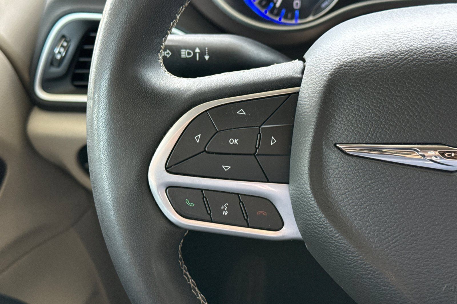 Used 2022 Chrysler Voyager LX FWD image 35