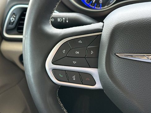 Used 2022 Chrysler Voyager LX FWD image 35